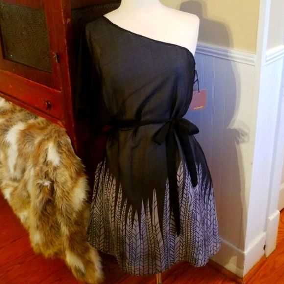 HIVE & HONEY ONE SHOULDER FEATHER DESIGN LBD - Picture 2 of 7